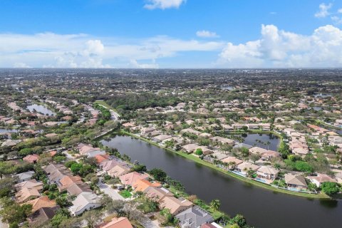 House in Coral Springs, Florida 4 bedrooms, 212.75 sq.m. № 1229276 - photo 1