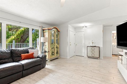 Villa ou maison à vendre à Tarpon Springs, Floride: 3 chambres, 194.44 m2 № 2227908 - photo 8