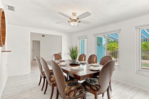 Villa ou maison à vendre à Tarpon Springs, Floride: 3 chambres, 194.44 m2 № 2227908 - photo 23