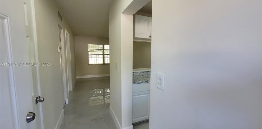 Appartement à Opa-locka, Floride 2 chambres, 78.97 m2 № 2061629
