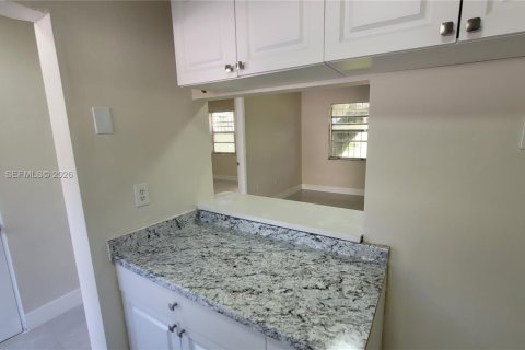 Appartement à louer à Opa-locka, Floride: 2 chambres, 78.97 m2 № 2061629 - photo 4