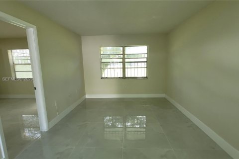 Appartement à louer à Opa-locka, Floride: 2 chambres, 78.97 m2 № 2061629 - photo 5