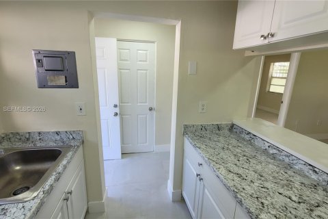 Appartement à louer à Opa-locka, Floride: 2 chambres, 78.97 m2 № 2061629 - photo 3