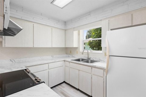 House in Daytona Beach, Florida 3 bedrooms, 110.18 sq.m. № 1916251 - photo 6