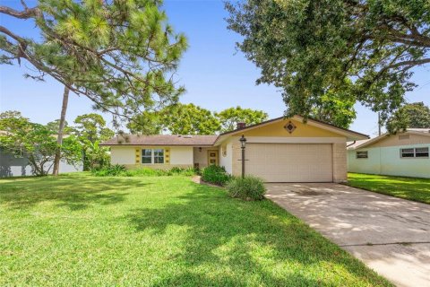 House in Daytona Beach, Florida 3 bedrooms, 110.18 sq.m. № 1916251 - photo 1