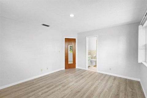 House in Daytona Beach, Florida 3 bedrooms, 110.18 sq.m. № 1916251 - photo 14