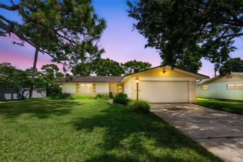 House in Daytona Beach, Florida 3 bedrooms, 110.18 sq.m. № 1916251 - photo 28