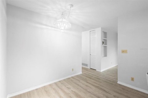 House in Daytona Beach, Florida 3 bedrooms, 110.18 sq.m. № 1916251 - photo 8