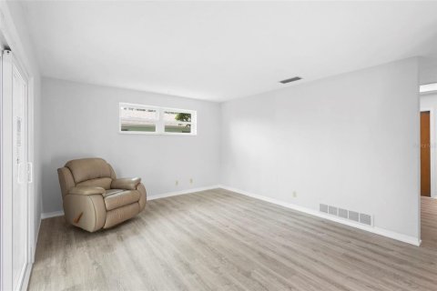 House in Daytona Beach, Florida 3 bedrooms, 110.18 sq.m. № 1916251 - photo 3