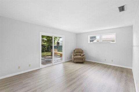 House in Daytona Beach, Florida 3 bedrooms, 110.18 sq.m. № 1916251 - photo 9
