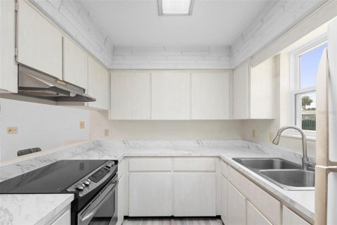 House in Daytona Beach, Florida 3 bedrooms, 110.18 sq.m. № 1916251 - photo 2