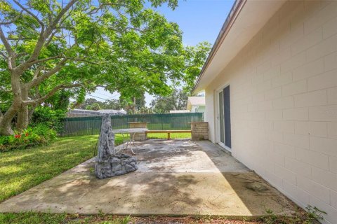 House in Daytona Beach, Florida 3 bedrooms, 110.18 sq.m. № 1916251 - photo 25