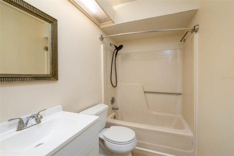 Townhouse in Casselberry, Florida 2 bedrooms, 117.06 sq.m. № 2110323 - photo 14