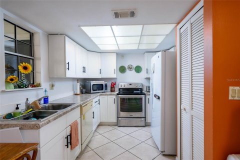 Townhouse in Casselberry, Florida 2 bedrooms, 117.06 sq.m. № 2110323 - photo 5