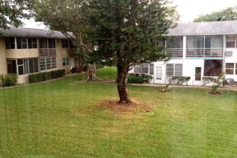Condo in West Palm Beach, Florida, 1 bedroom  № 1162077 - photo 1