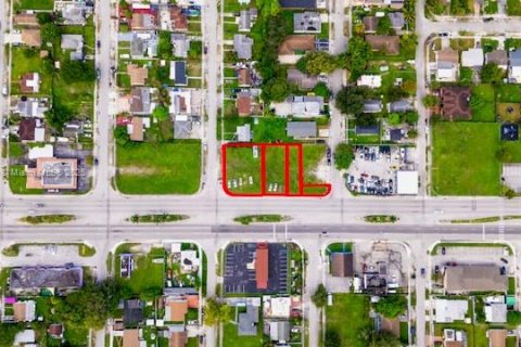 Propiedad comercial en venta en Miami, Florida № 1979490 - foto 6