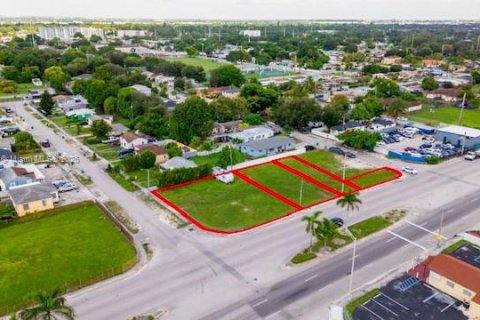 Propiedad comercial en venta en Miami, Florida № 1979490 - foto 4