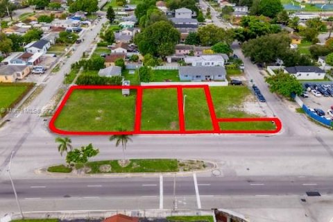 Propiedad comercial en venta en Miami, Florida № 1979490 - foto 5
