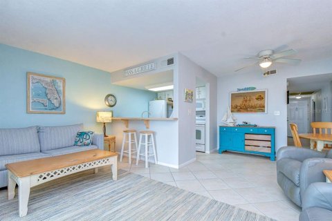 Condominio en venta en Saint Pete Beach, Florida, 1 dormitorio, 60.85 m2 № 2320923 - foto 11