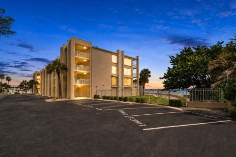 Condominio en venta en Saint Pete Beach, Florida, 1 dormitorio, 60.85 m2 № 2320923 - foto 21