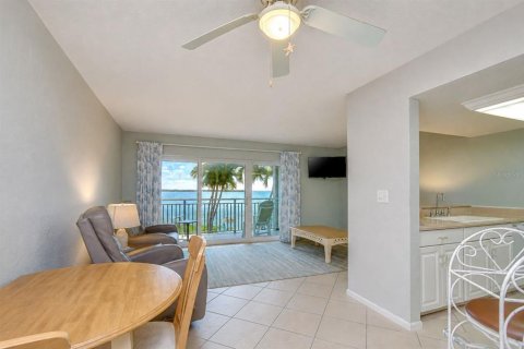 Condominio en venta en Saint Pete Beach, Florida, 1 dormitorio, 60.85 m2 № 2320923 - foto 4