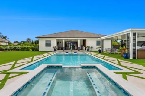 House in Miami, Florida 5 bedrooms, 288.37 sq.m. № 1974661 - photo 8