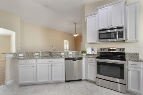 House in Winter Haven, Florida 4 bedrooms, 178.28 sq.m. № 1681740 - photo 9