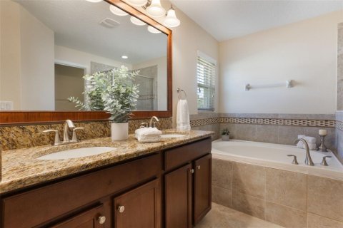 House in Winter Haven, Florida 4 bedrooms, 178.28 sq.m. № 1681740 - photo 17