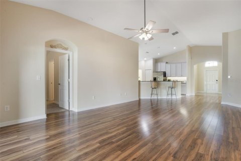 House in Winter Haven, Florida 4 bedrooms, 178.28 sq.m. № 1681740 - photo 6