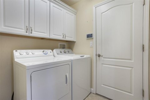 House in Winter Haven, Florida 4 bedrooms, 178.28 sq.m. № 1681740 - photo 27