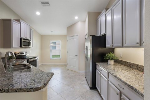 House in Winter Haven, Florida 4 bedrooms, 178.28 sq.m. № 1681740 - photo 11
