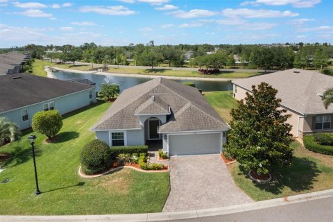House in Winter Haven, Florida 4 bedrooms, 178.28 sq.m. № 1681740 - photo 1