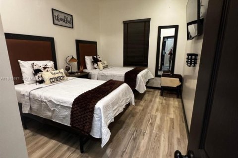 House in Clewiston, Florida 3 bedrooms, 159.79 sq.m. № 2000358 - photo 15