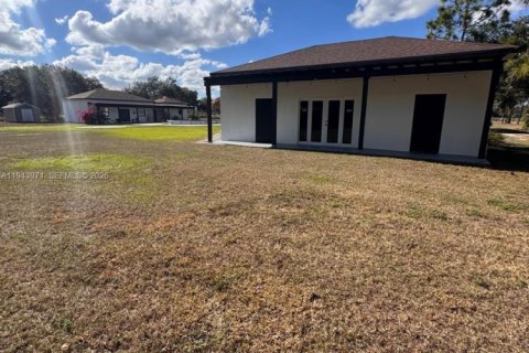 House in Clewiston, Florida 3 bedrooms, 159.79 sq.m. № 2000358 - photo 20