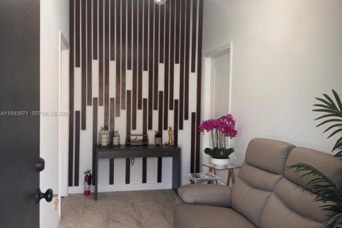 House in Clewiston, Florida 3 bedrooms, 159.79 sq.m. № 2000358 - photo 24