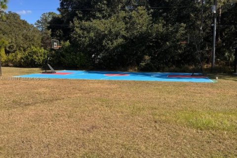 House in Clewiston, Florida 3 bedrooms, 159.79 sq.m. № 2000358 - photo 23