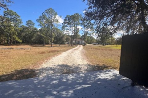 House in Clewiston, Florida 3 bedrooms, 159.79 sq.m. № 2000358 - photo 18