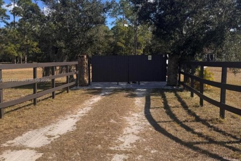 House in Clewiston, Florida 3 bedrooms, 159.79 sq.m. № 2000358 - photo 6