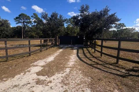 House in Clewiston, Florida 3 bedrooms, 159.79 sq.m. № 2000358 - photo 7