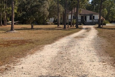 House in Clewiston, Florida 3 bedrooms, 159.79 sq.m. № 2000358 - photo 5