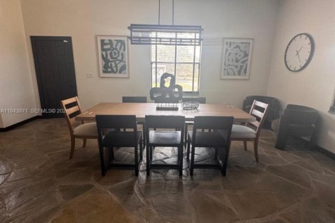 House in Clewiston, Florida 3 bedrooms, 159.79 sq.m. № 2000358 - photo 29