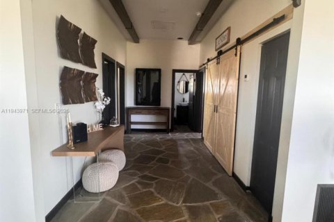 House in Clewiston, Florida 3 bedrooms, 159.79 sq.m. № 2000358 - photo 2