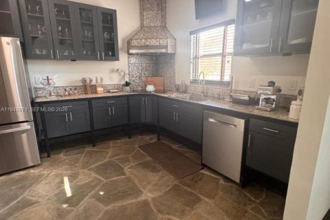 House in Clewiston, Florida 3 bedrooms, 159.79 sq.m. № 2000358 - photo 27