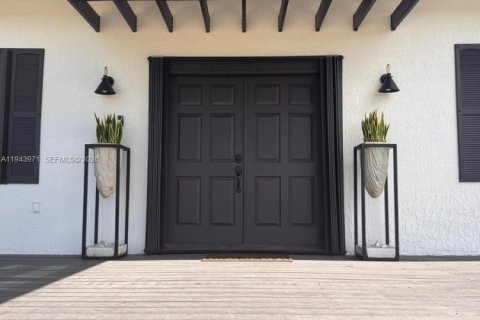 House in Clewiston, Florida 3 bedrooms, 159.79 sq.m. № 2000358 - photo 25