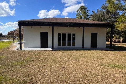 House in Clewiston, Florida 3 bedrooms, 159.79 sq.m. № 2000358 - photo 22