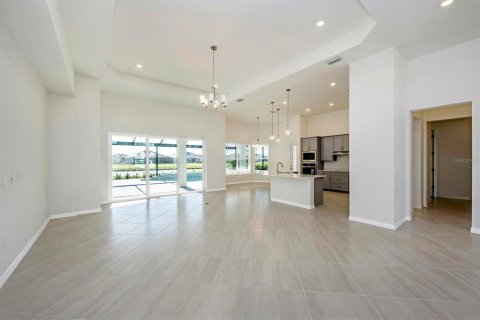 House in WELLEN PARK in Venice, Florida 4 bedrooms, 260.03 sq.m. № 2232434 - photo 12