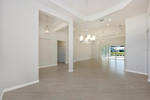 House in WELLEN PARK in Venice, Florida 4 bedrooms, 260.03 sq.m. № 2232434 - photo 10