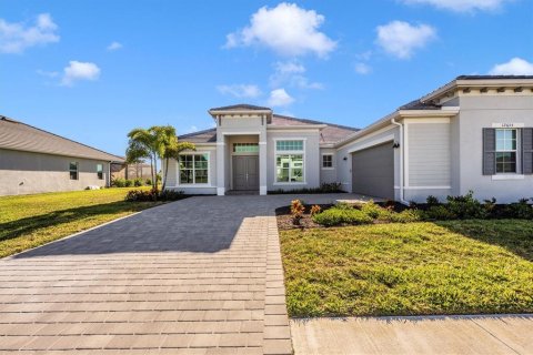 House in WELLEN PARK in Venice, Florida 4 bedrooms, 260.03 sq.m. № 2232434 - photo 2