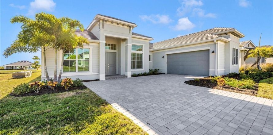 House in WELLEN PARK in Venice, Florida 4 bedrooms, 260.03 sq.m. № 2232434