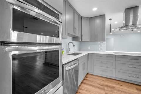 House in Fort Lauderdale, Florida 3 bedrooms, 182.74 sq.m. № 2086960 - photo 24